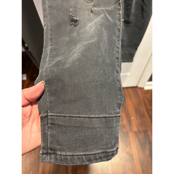Women’s Judy Blue Jeans - Picture 5 of 5
